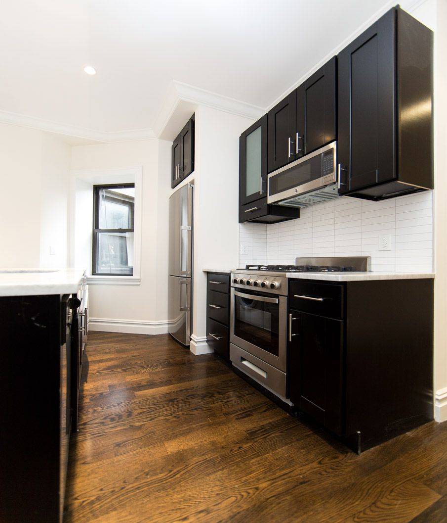 PRIME LOWER EAST SIDE 4BR 2BATH,WASHER/DRYER,1 MONTH FREE PLUS NO FEE,