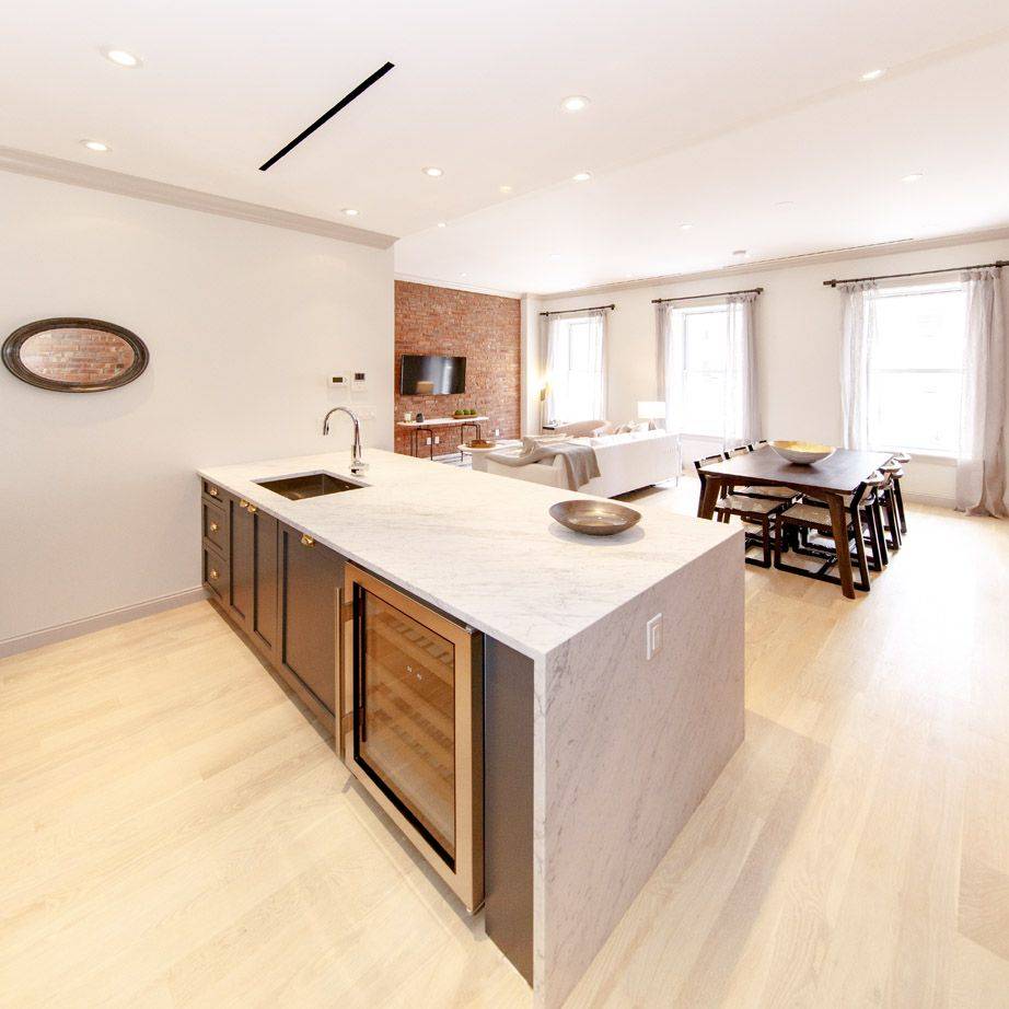 Luxury Loft-Like 3 Bed, 3 Bath Steps away from Central Park! NO FEE!