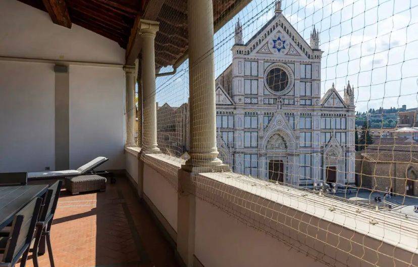 HISTORICAL APARTMENT WITH AMAZING VIEW ON PIAZZA SANTA CROCE, FIRENZE