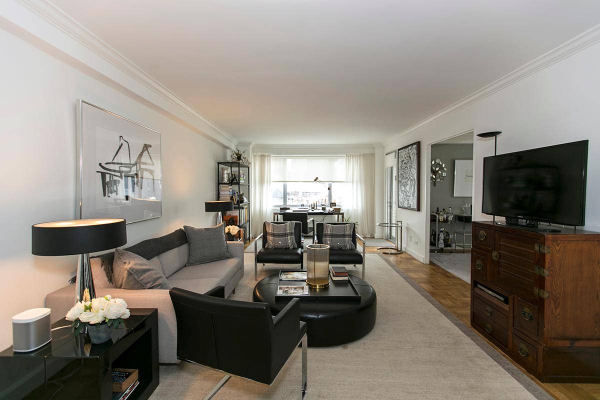 Upper East Side, 1 Bedroom  1 Bathroom, Renovated Kitchen, Dining Area, Great Closets,  No Fee