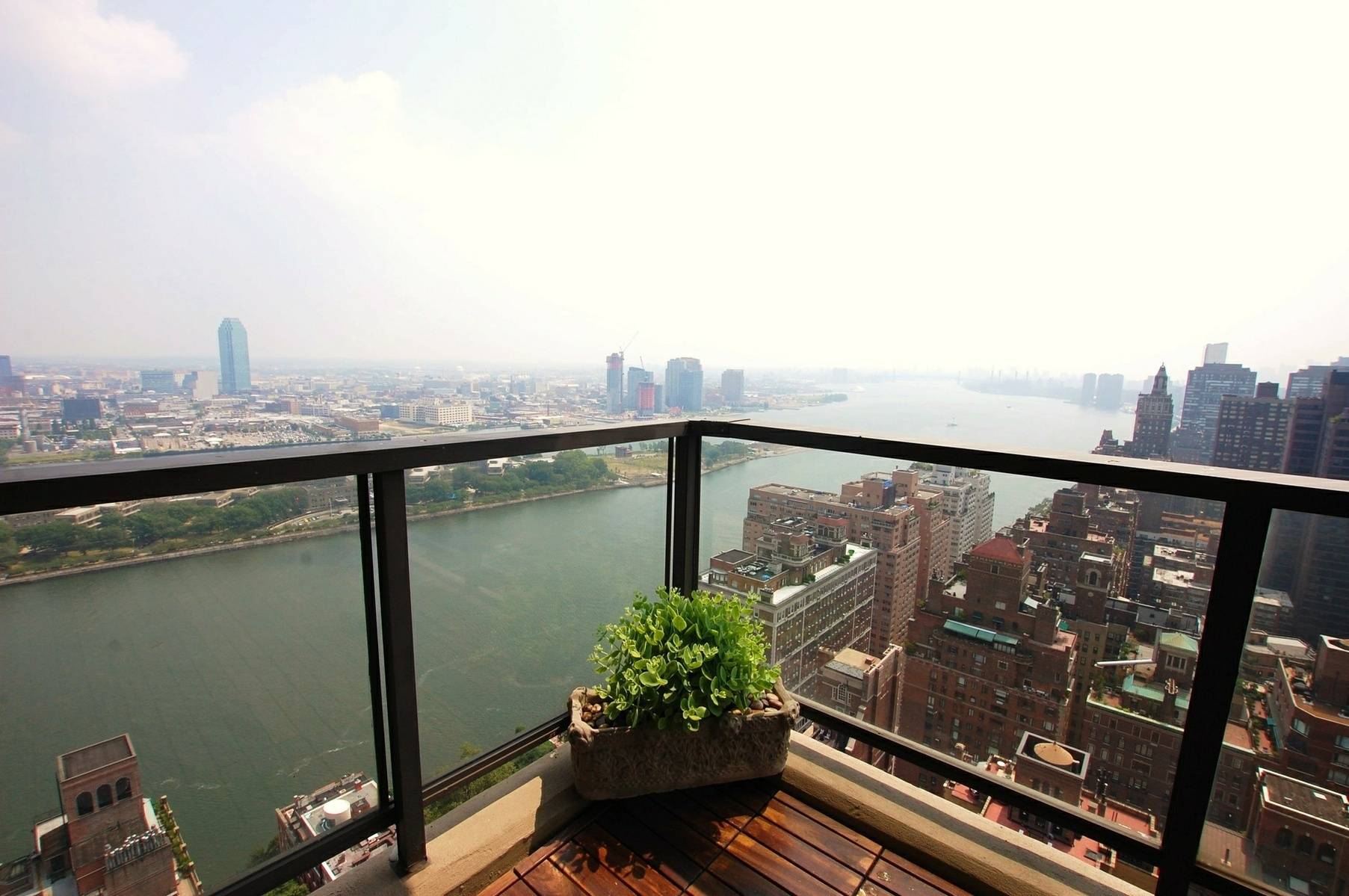 Sutton Place 36th Floor - 2800sf 3Bed + Maids Room @ The Sovereign