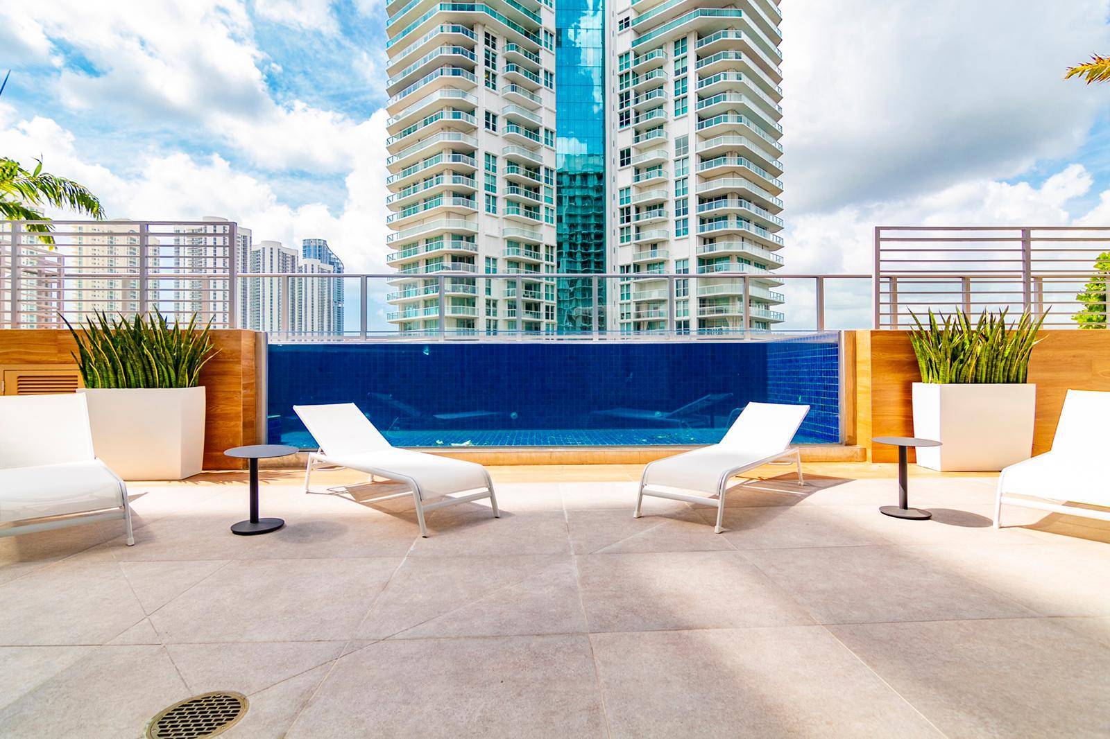 LUXURY PARQUE PLATINUM TWO STORY TOWNHOUSE WITH PRIVATE POOL IN PARQUE TOWERS, SUNNY ISLES