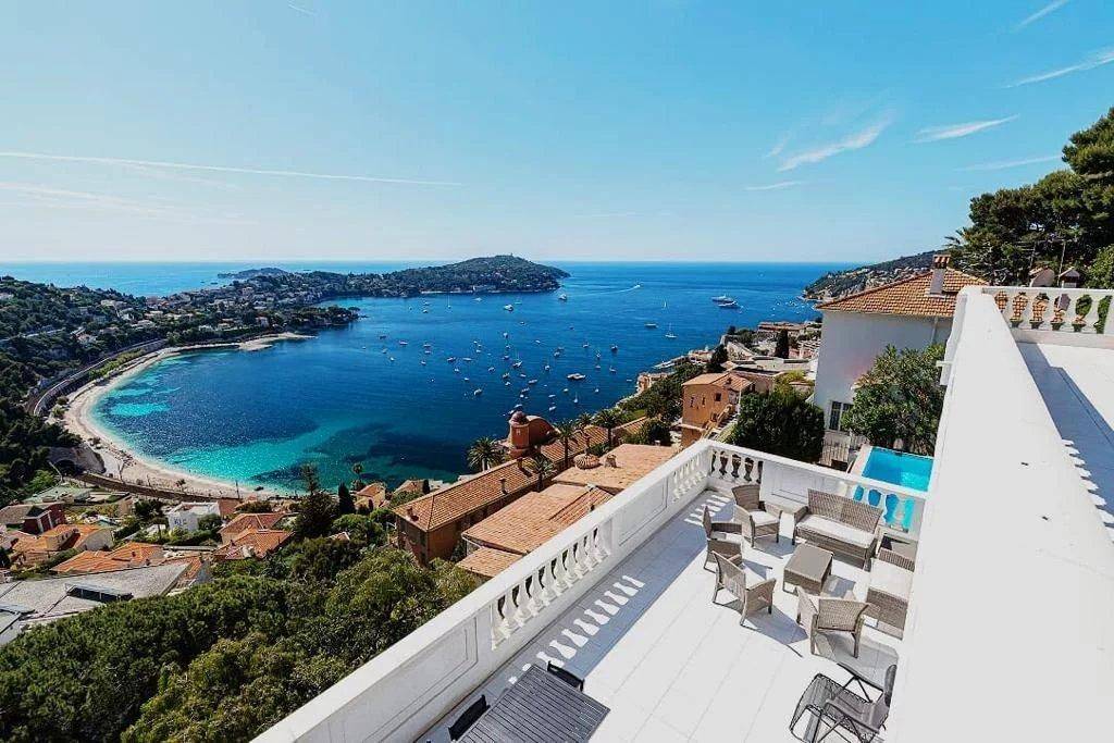 STUNNING VILLA WITH POOL AND 360° VIEW OVERLOOKING THE FRENCH RIVIERA