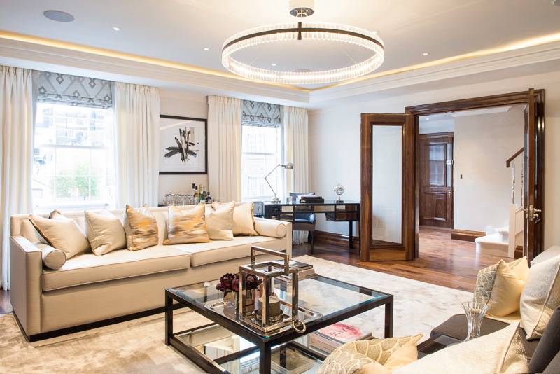 A modern 2 bedroom duplex apartment in the heart of Mayfair.