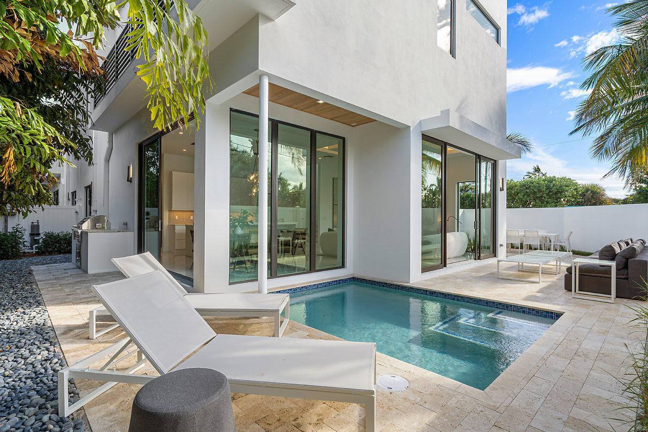 DELRAY BEACH NEW MODERN CONSTRUCTION MINUTES TO OCEAN