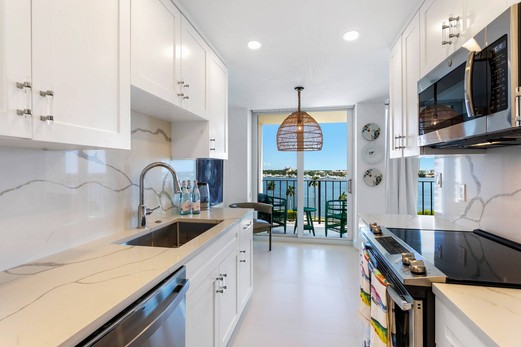 Bright & Oversized 1 BR / 1.5 BA with Direct Intracoastal Views