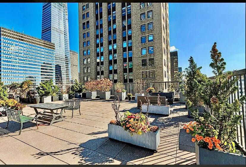 ** 445 Fifth Ave**High Floor Studio **Luxury Condo Building ** Great investment OR Pieds-A-Terre **