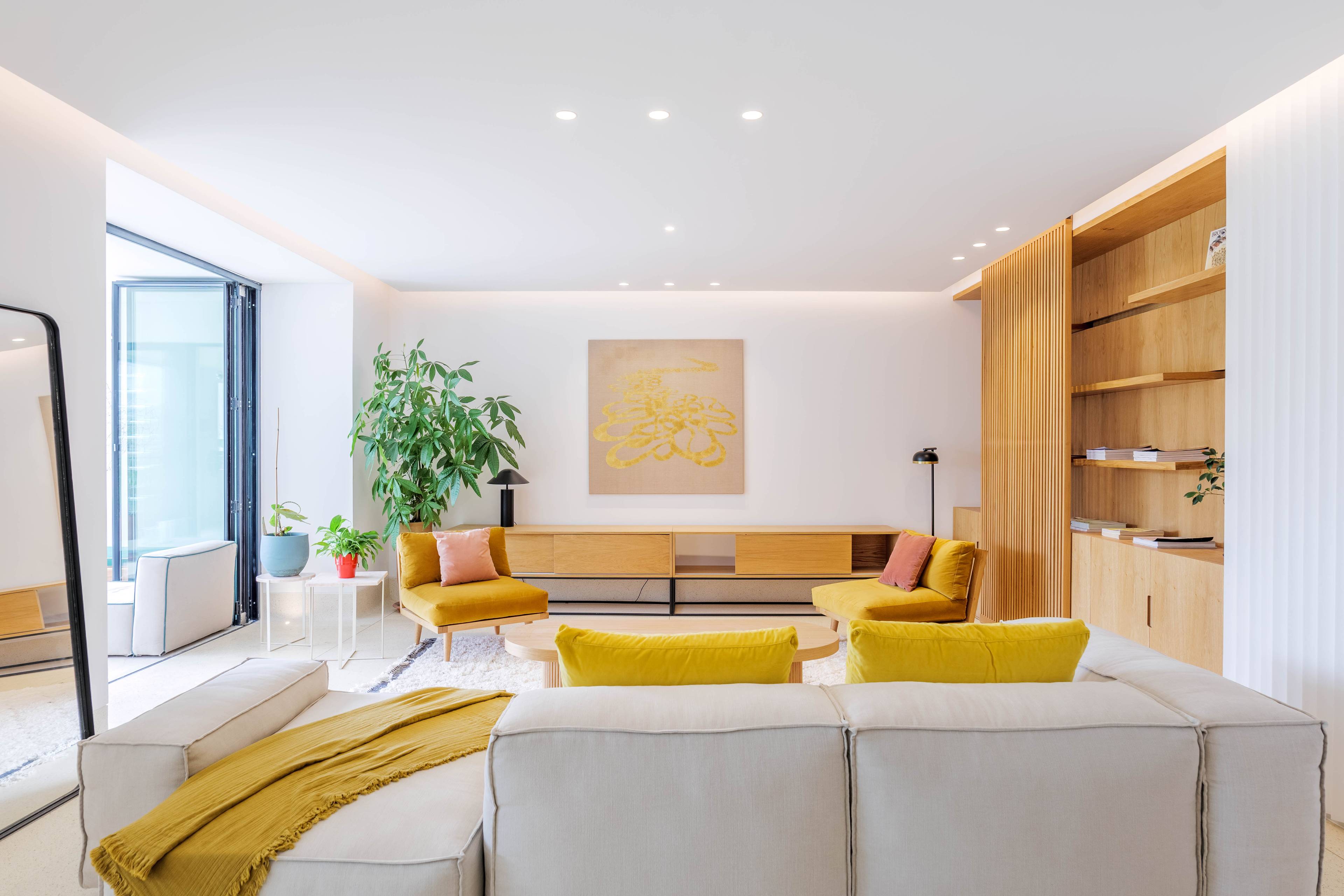 Luxury Apartment | Art-Deco Building | Luxury Interior | Prestige Neighbourhood|