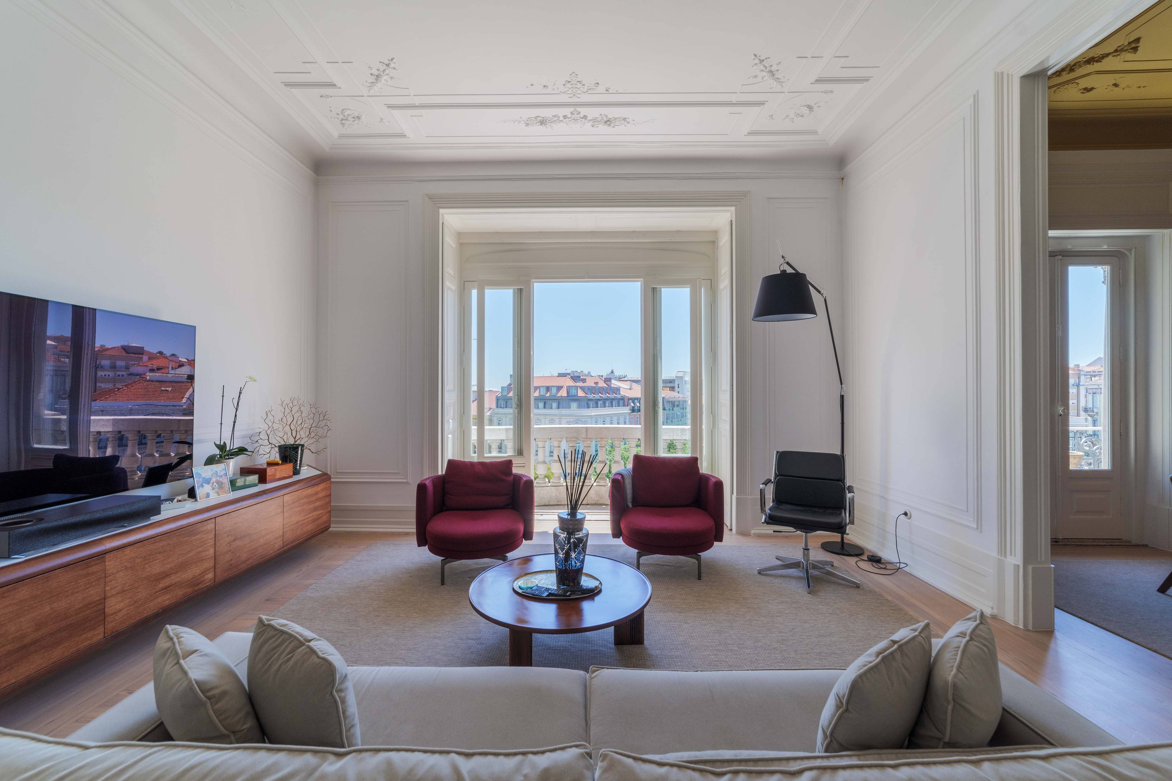 Luxury Apartment | 4 bedrooms | City View | Custom Designed | Prime Location |