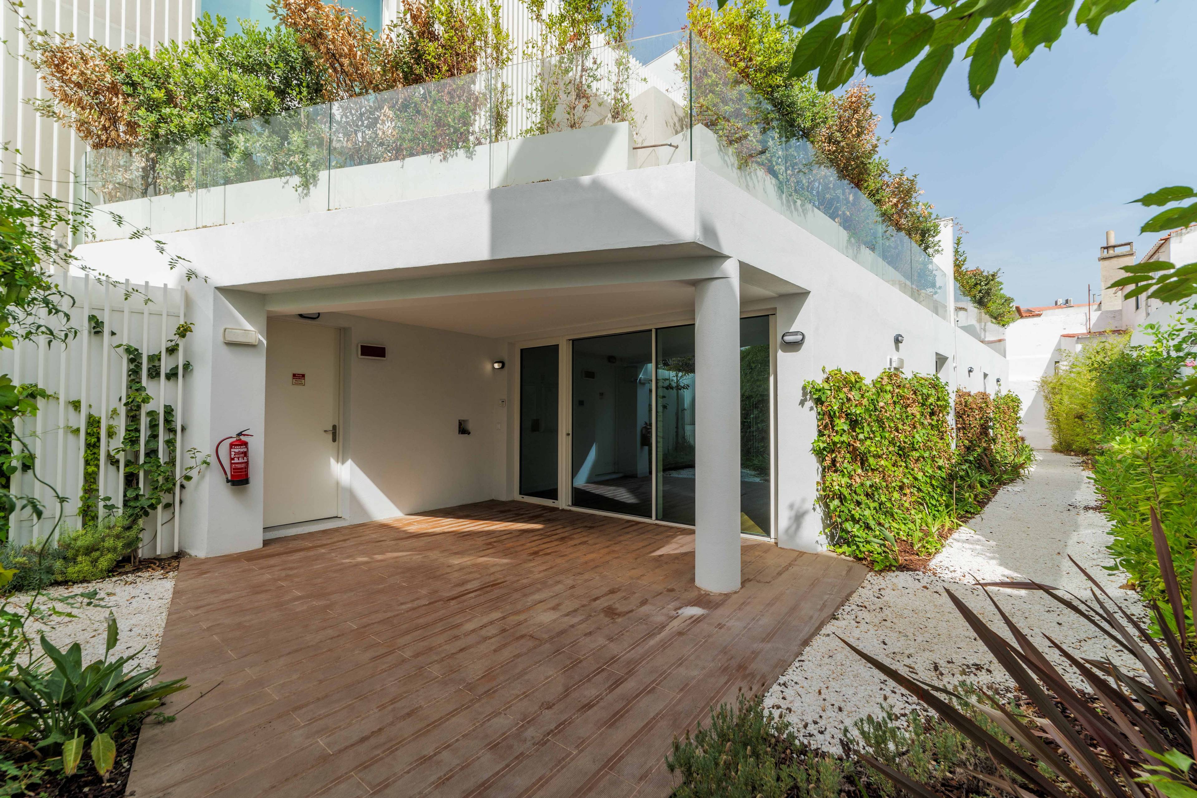 Luxury Triplex Apartment | Private Pool & Garden | 5min to The Beach | New Build