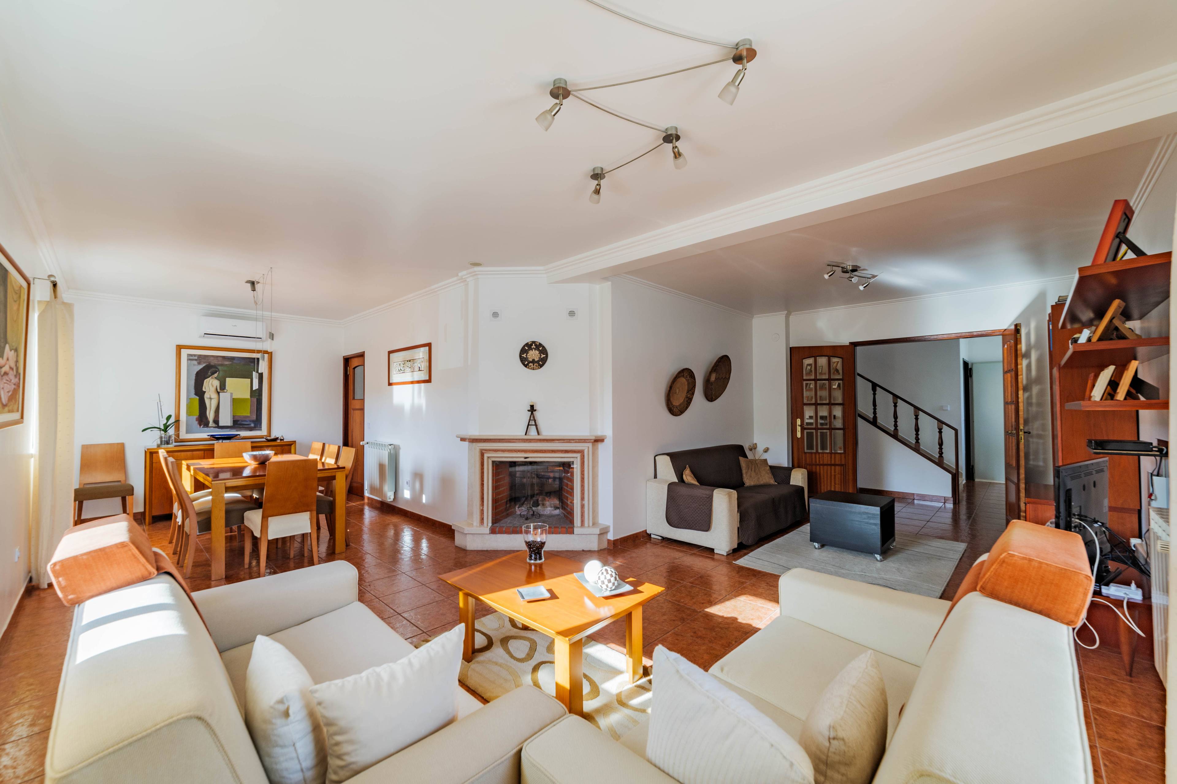 4BR Portuguese style spacious House with privacy, views and great location | Charneca de Caparica | Lisbon South Coast