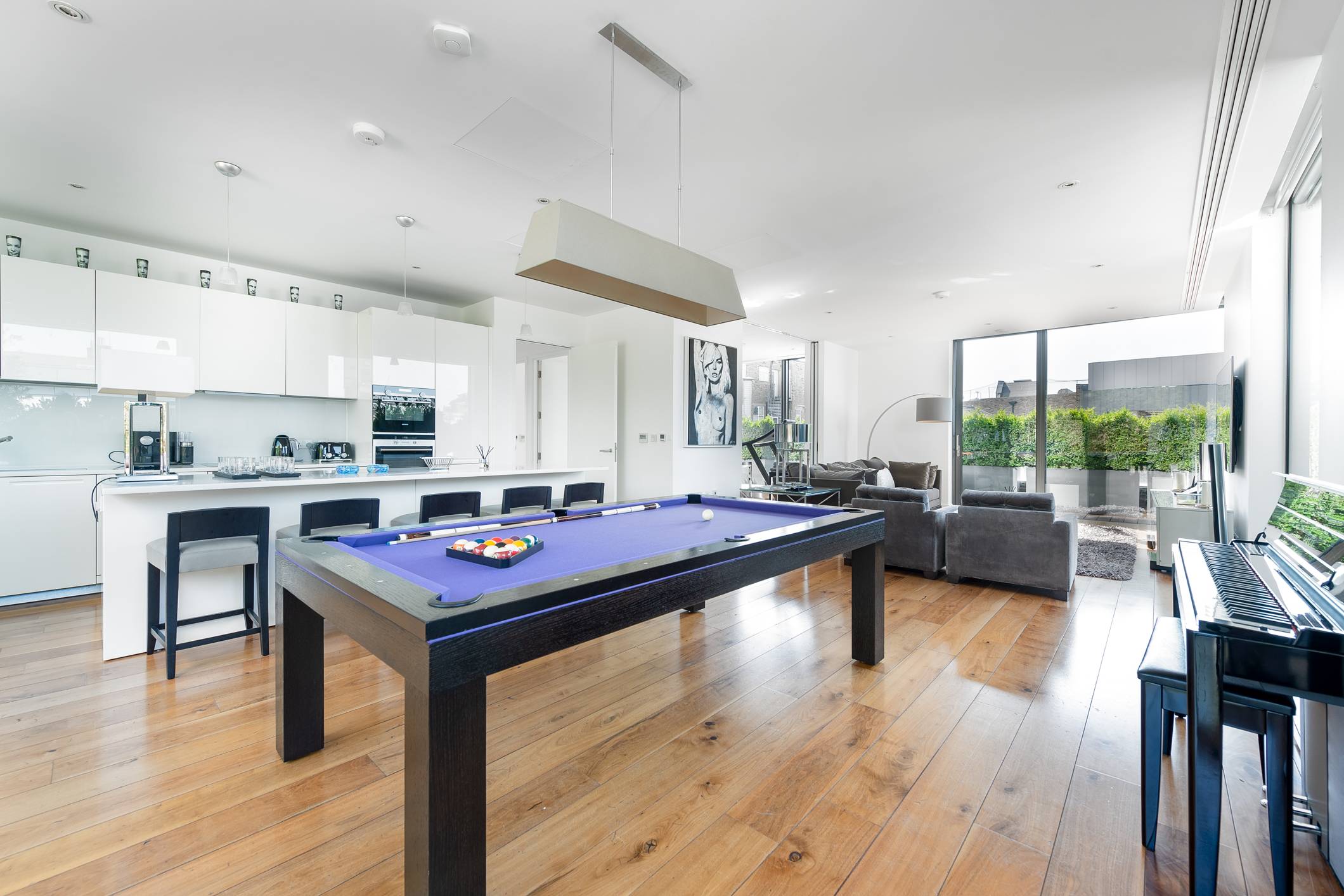 An immaculate penthouse situated within a modern development in the heart of Soho. The property offers high-end living across the top floor of one of Soho's most desired apartment buildings.
