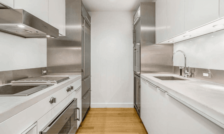 400 E 67th street, Perfect Studio bld with gym and pool