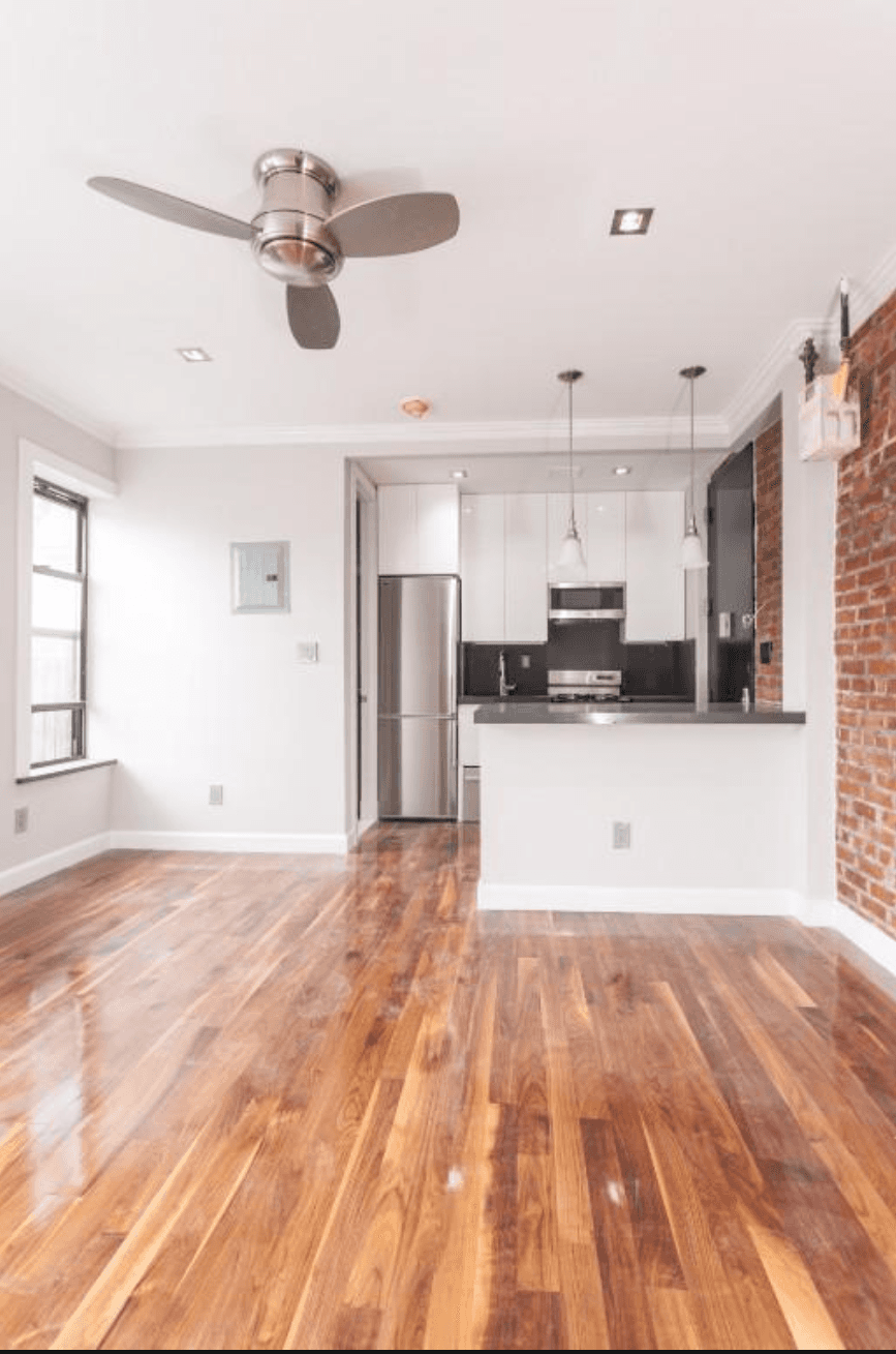 Renovated 1 Bedroom in East East Side Available Immediately