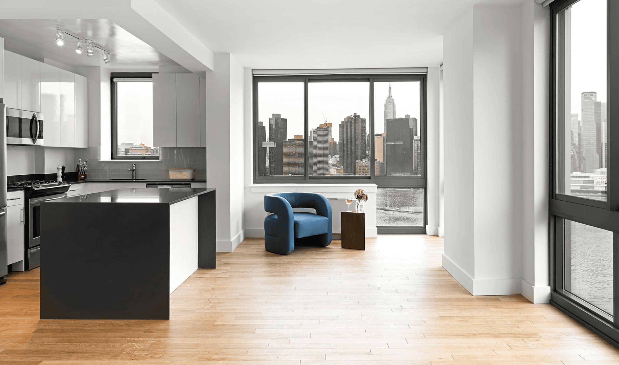 LIC Waterfront Luxury 1Br/1Ba Apartment with Skyline views