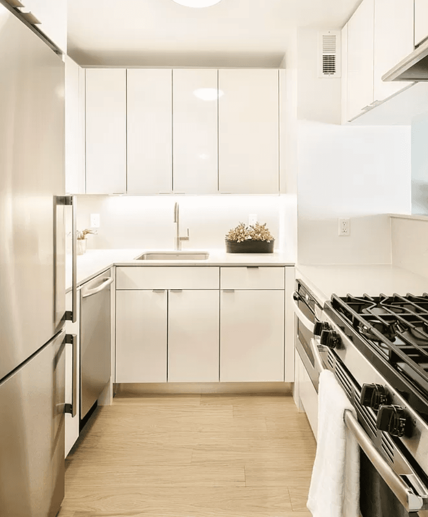 Large Studio Apartment in Amenity filled Building in Kips Bay