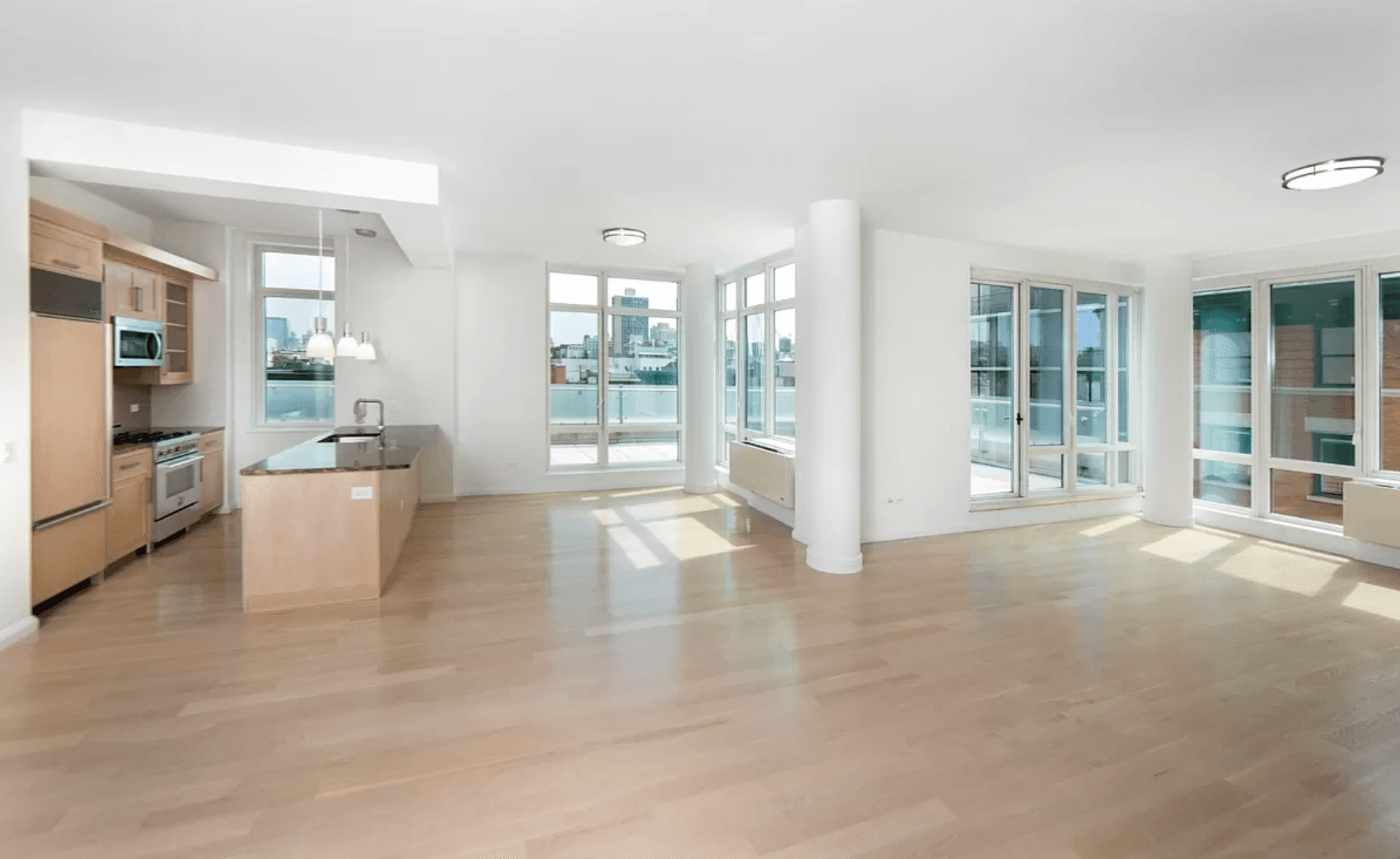 SoHo Luxury Living | 3 Bed 2.5 Bath |Roof Deck and Gym | Natural Light |$20,000