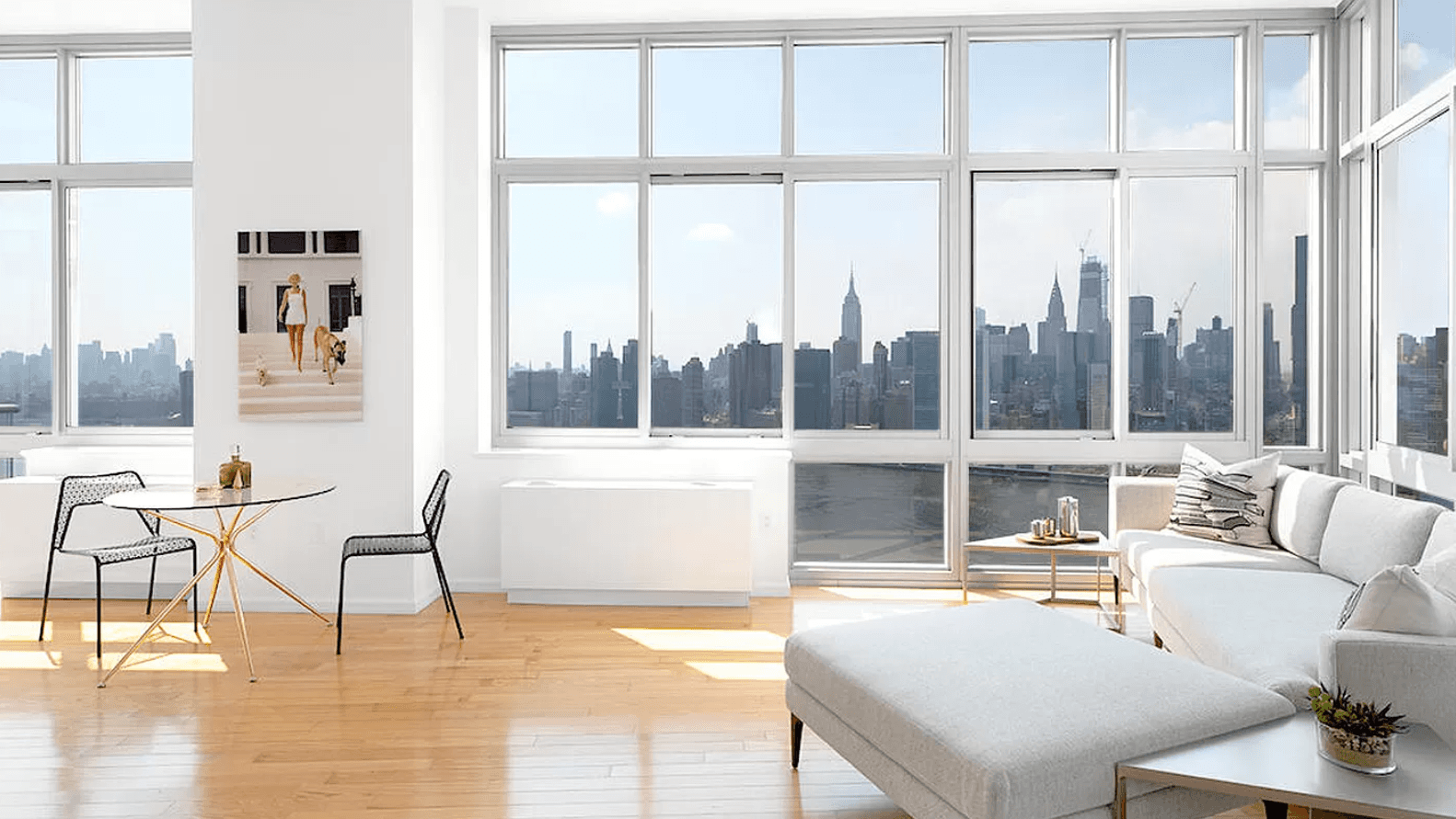WELCOME TO THIS LUXURY 2BR/2BA HIGH-RISE HUNTERS POINT BUILDING, OVERSEEING MANHATTAN'S SKYLINE