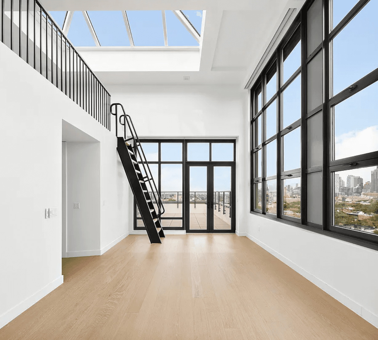 Brooklyn Skyline Penthouse With Private Terrace