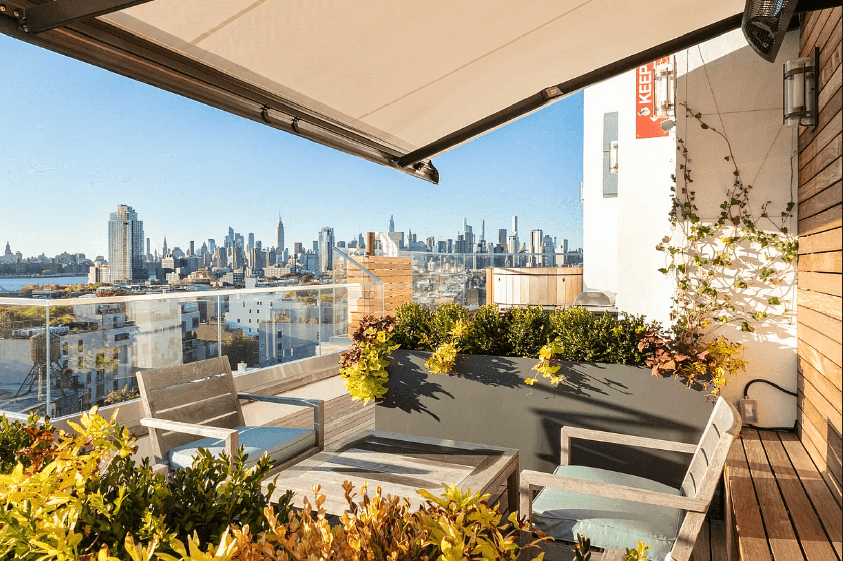 Spectacular Brooklyn Penthouse with a Private Rooftop, Jacuzzi and Manhattan Views