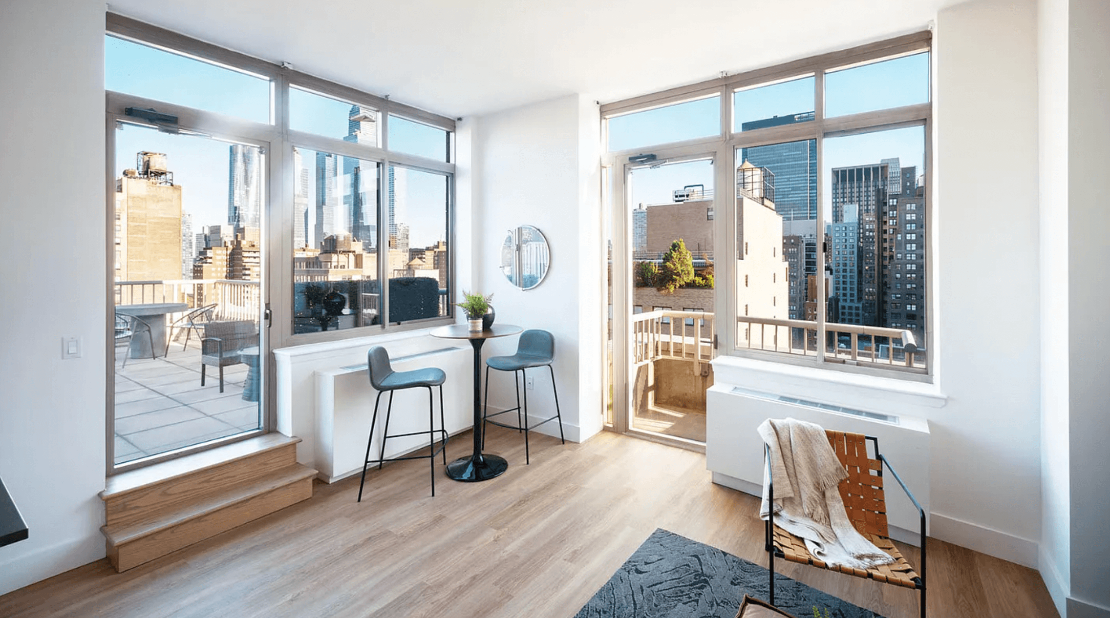 TOTAL RENO CORNER 1 BED 1 BATH CENTRAL CHELSEA | PRIVATE TERRACE | WASHER/DRYER