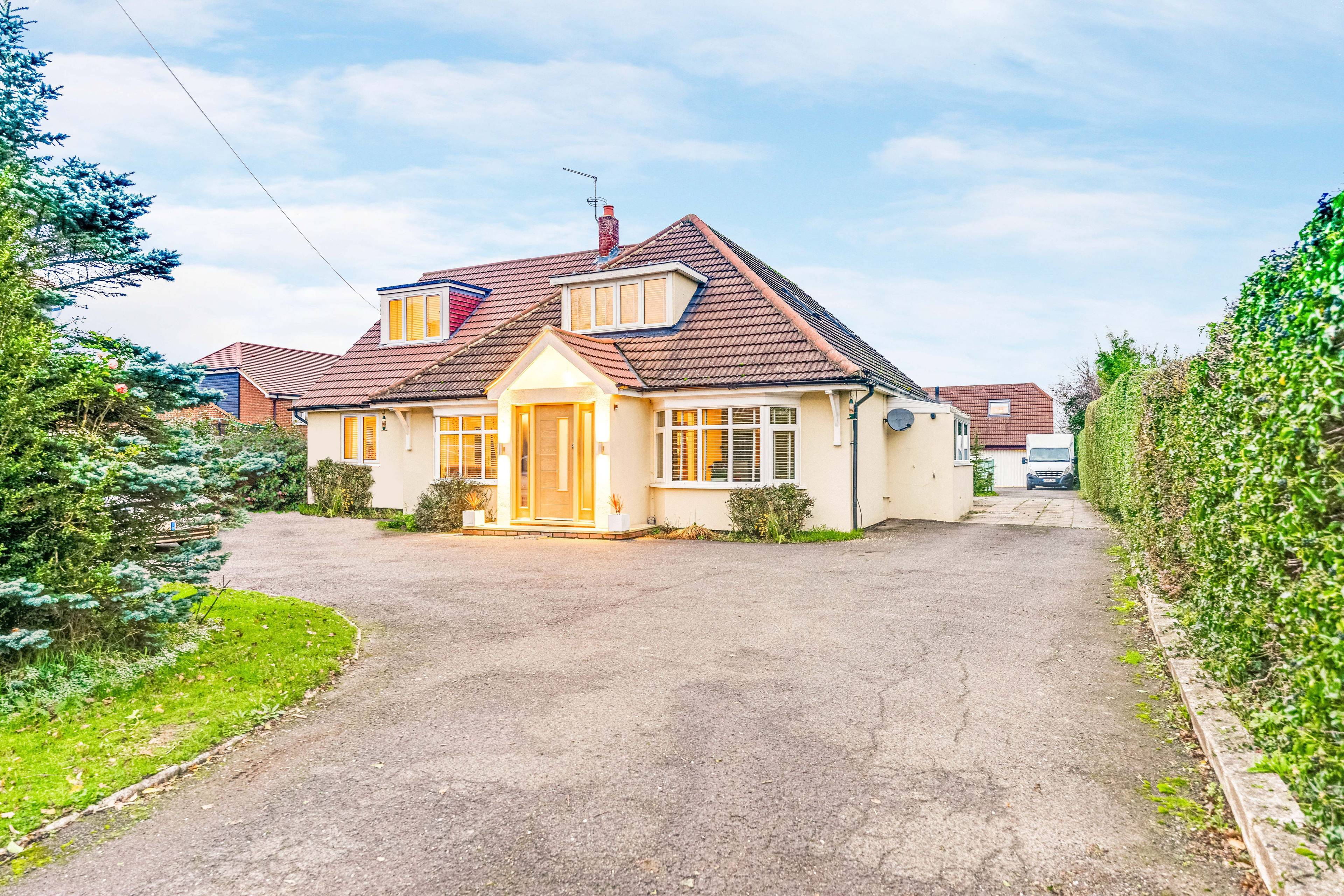 DETACHED, 5 BEDROOM, CHALET BUNGALOW LOCATED WITHIN THE DESIRABLE VILLAGE OF TAKELEY, BISHOPS STORTFORD