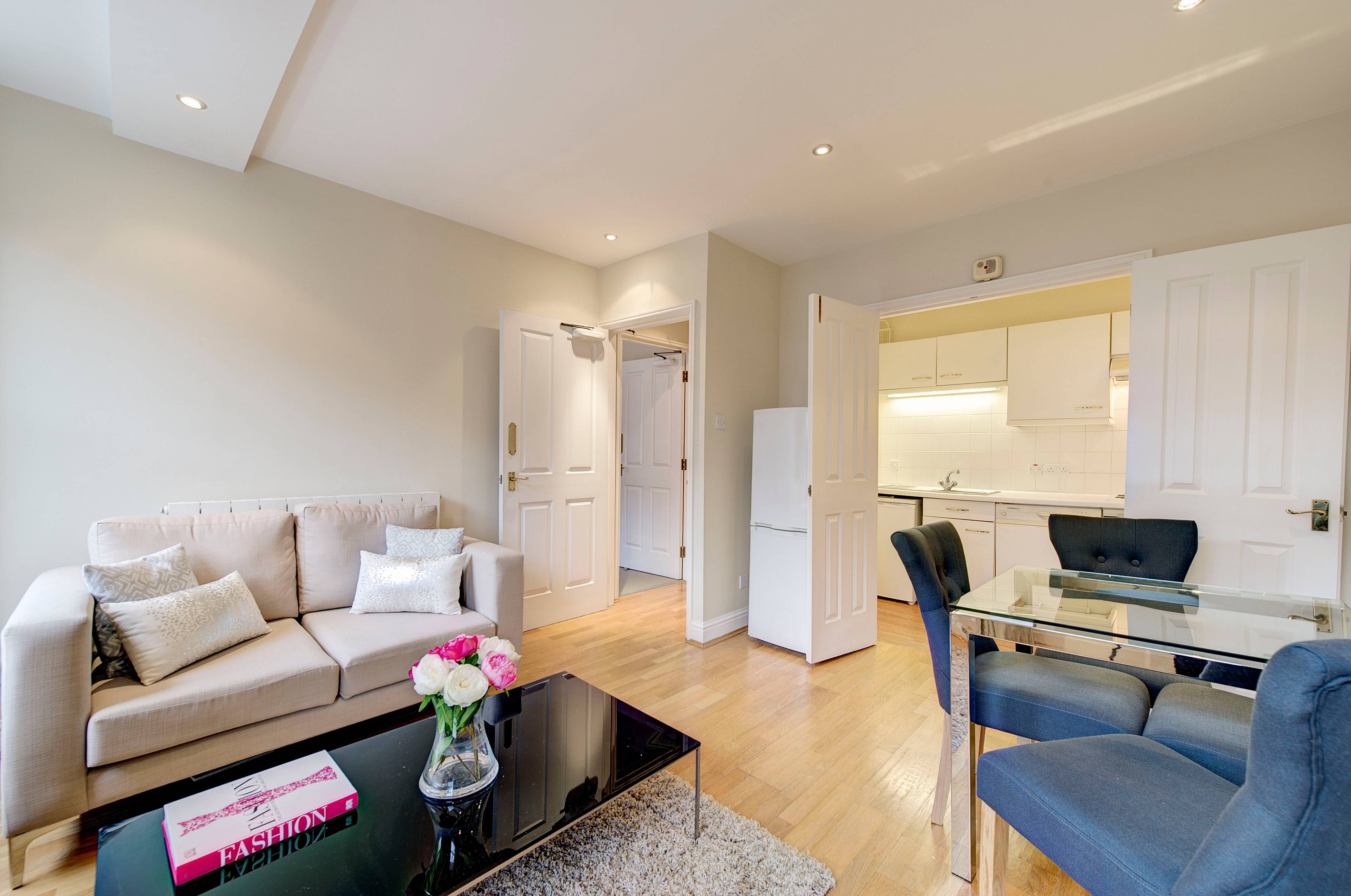 Wonderfully lit and centrally located 2 bed apartment situated on Marylebone High Street