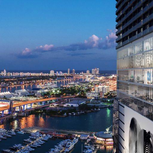 INVESTMENT ALLERT!  IN THE HEART OF DOWNTOWN MIAMI FULLY FURNISHED STUDIO WITH SPECTACULAR VIEWS OF MIAMI SKYLINE , BISCAYNE BAY AND ATLANTIC OCEAN