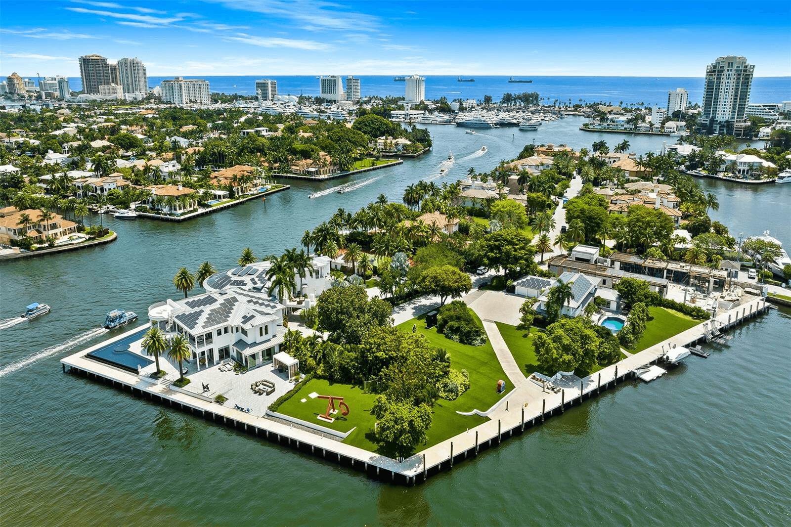 Fort Lauderdale's Prime Waterfront Oasis - Two Homes, 2.7 Acres | 6 Beds | 8.5 Baths | 20000 sqft