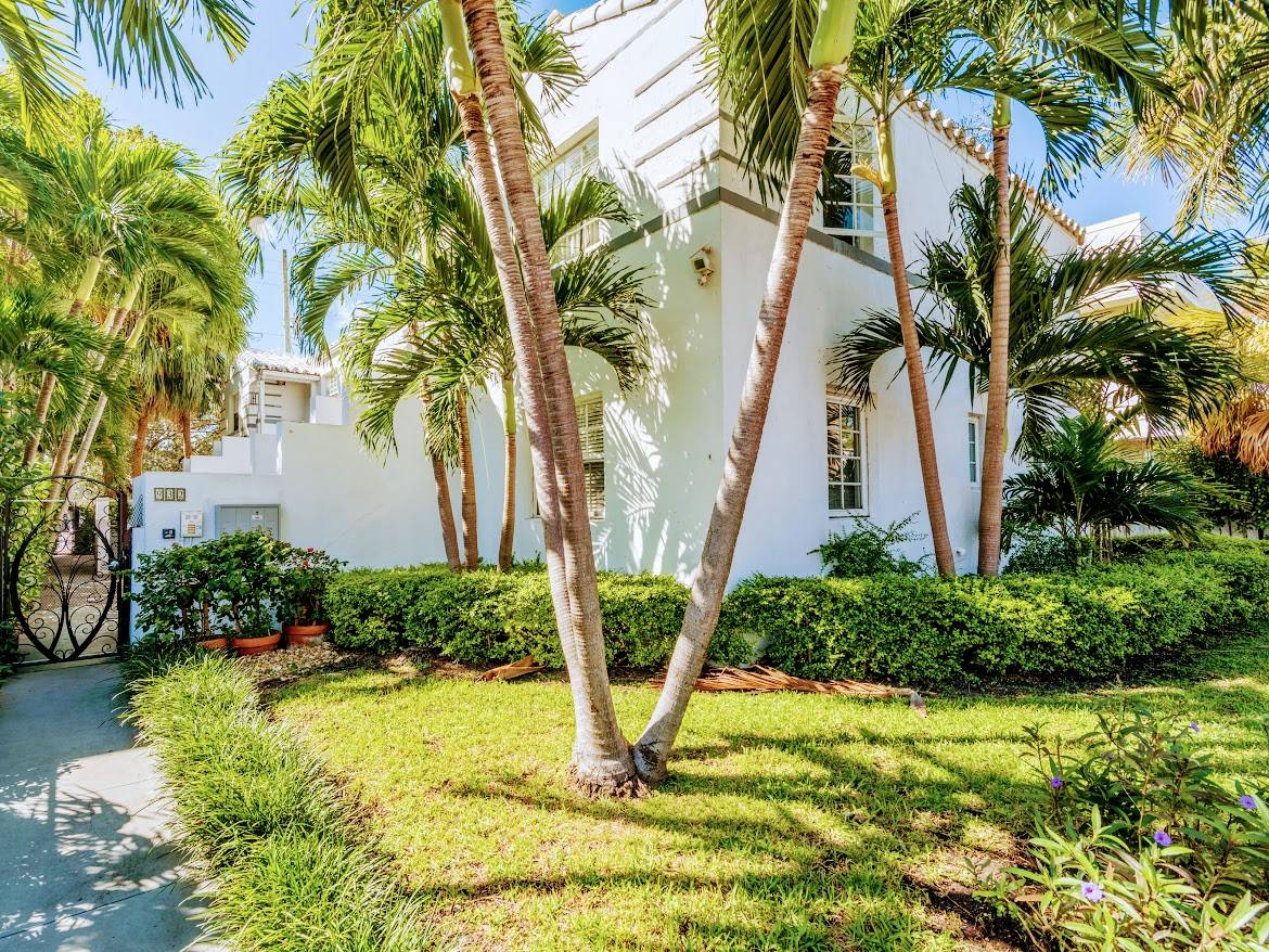 Heart Of Miami  Radiant 2BR/2BA Condo, Terrace, Steps to Flamingo Park & Lincoln Road