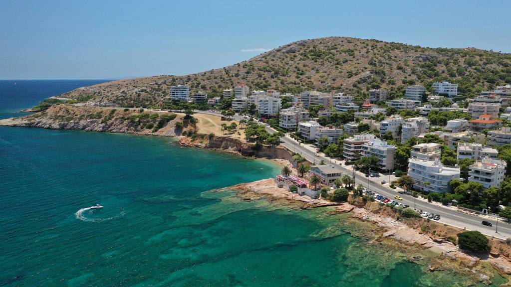 SEASIDE BUSINESS OPPORTUNITY:  Commercial/Residential Building in a strategic position in Varkiza with uninterrupted sea views of the Saronic Gulf