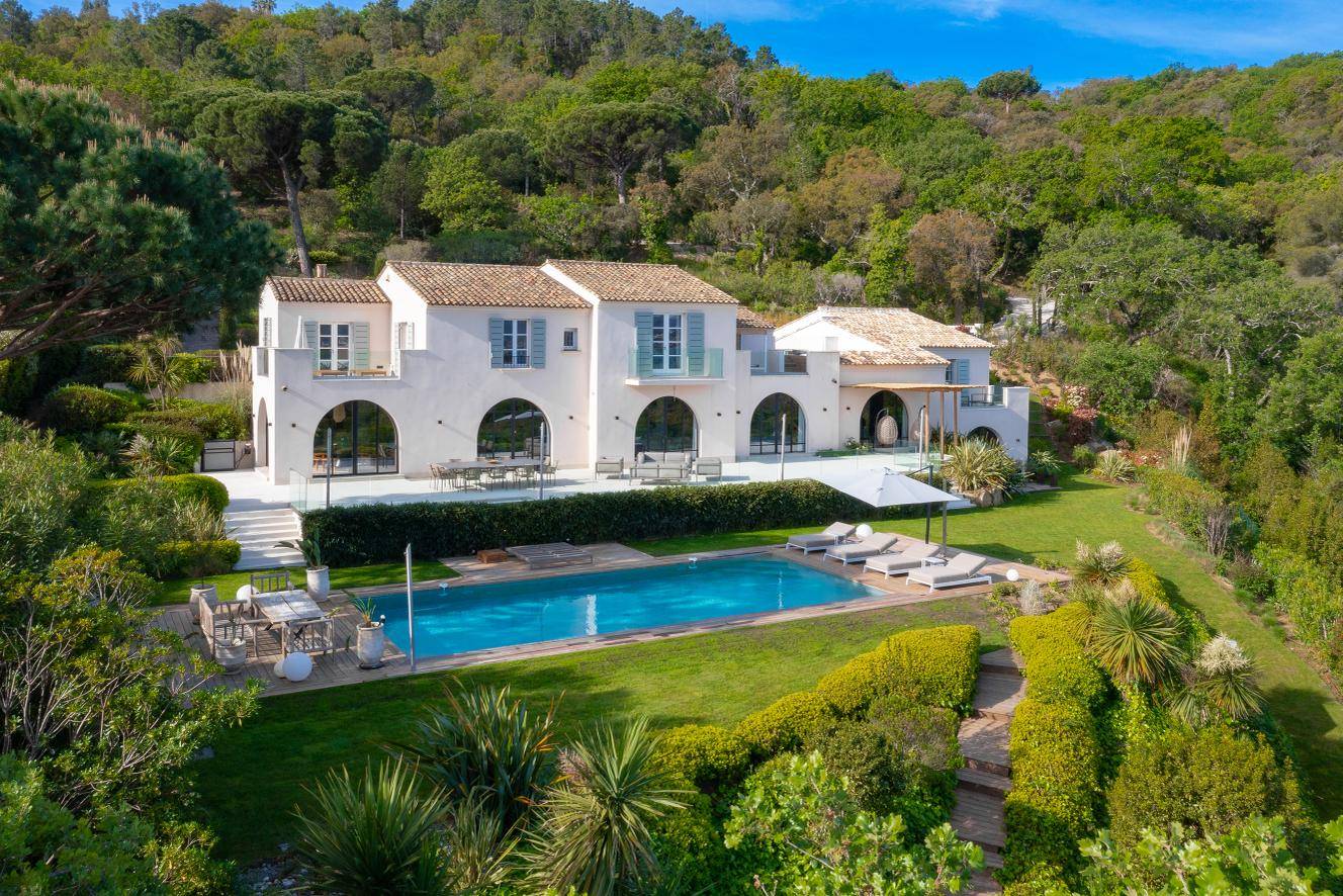 Exclusive 7 Bedrooms Villa in St Tropez with Private Helipad and Panoramic Views