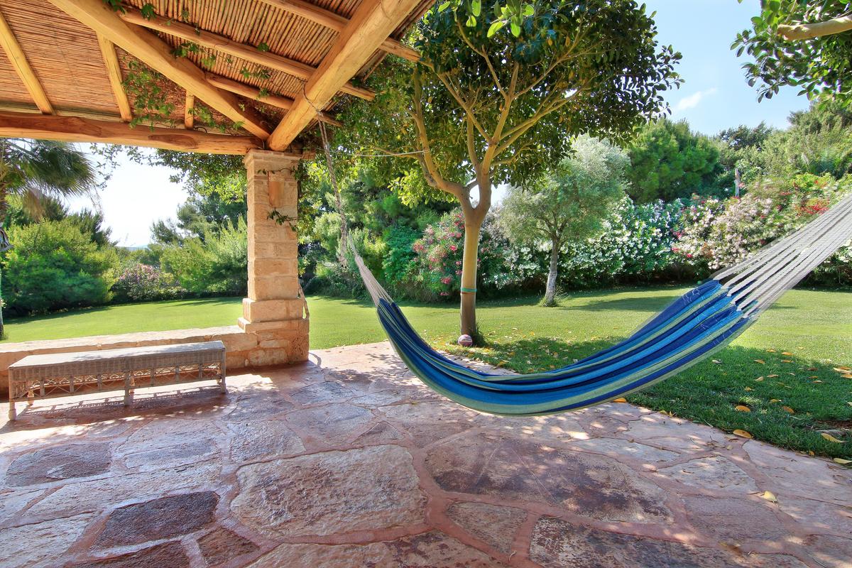 Villa to rent in Vouliagmeni - EXTERIOR 11