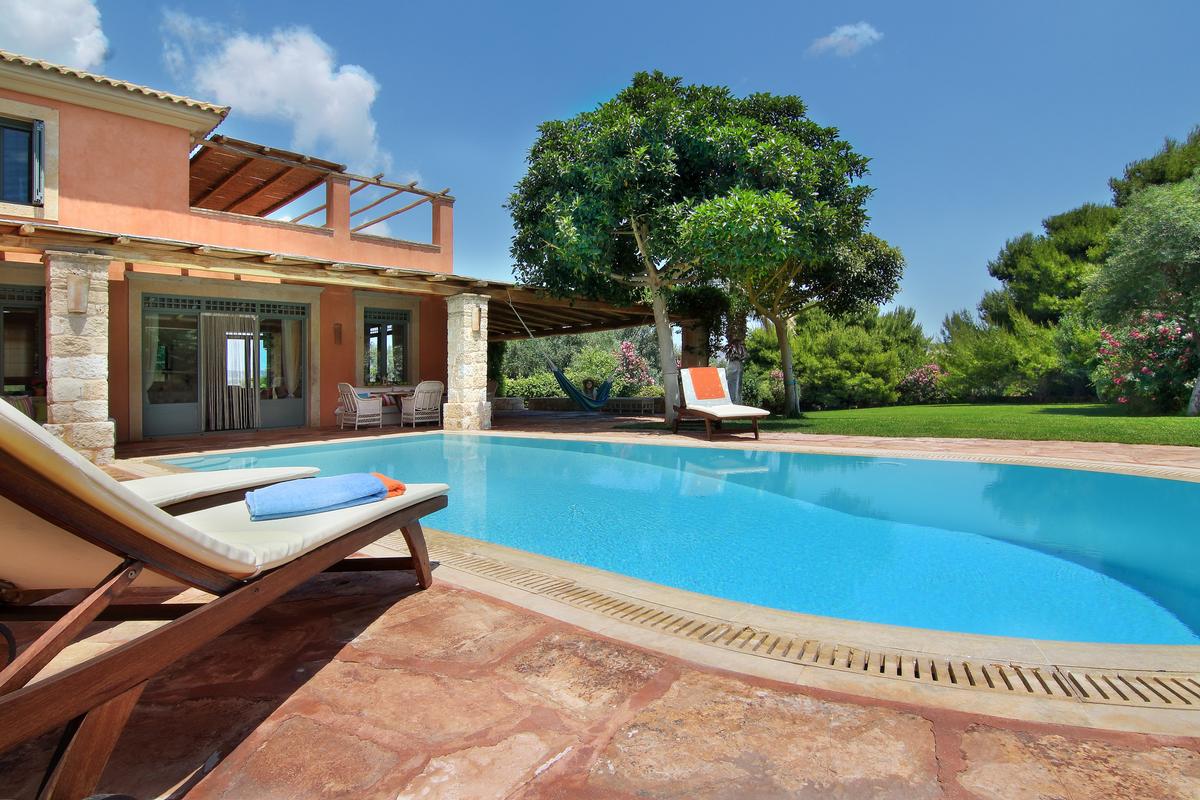 Villa to rent in Vouliagmeni - EXTERIOR 13