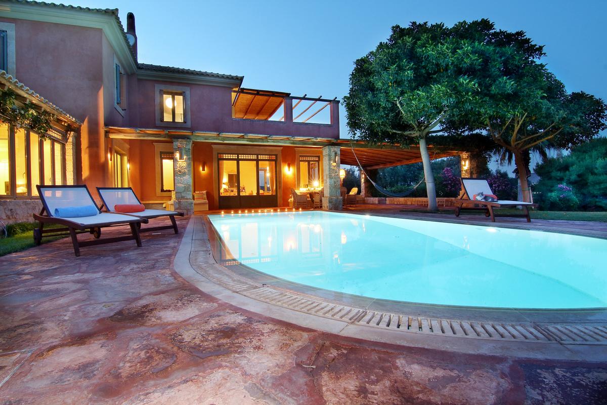 Villa to rent in Vouliagmeni - EXTERIOR 15