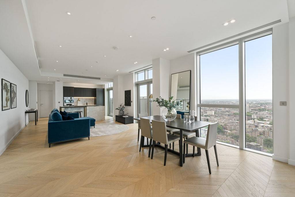 East & South Facing 34th Floor 2 bedroom Apartment with far-reaching views across London