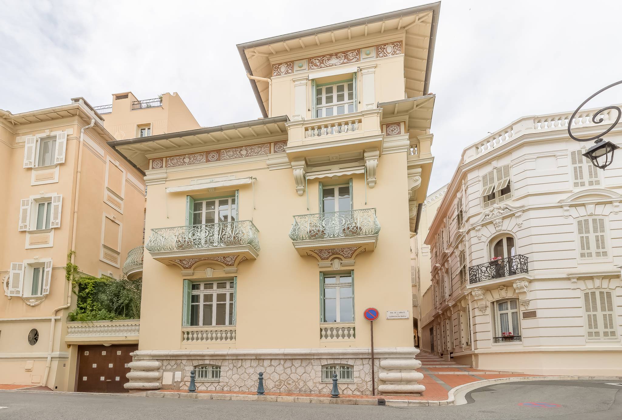 Villa In Monte Carlo with  Sea Views and Saint Martin Gardens