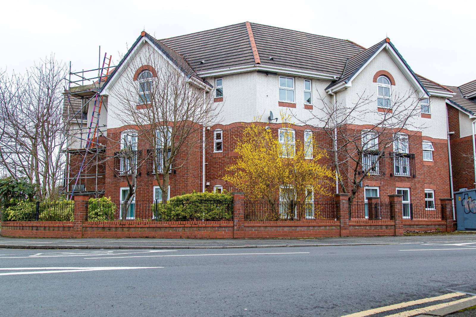 A well-presented two double bedroom apartment in a contemporary development within a short distance from both Didsbury and Withington villages.
