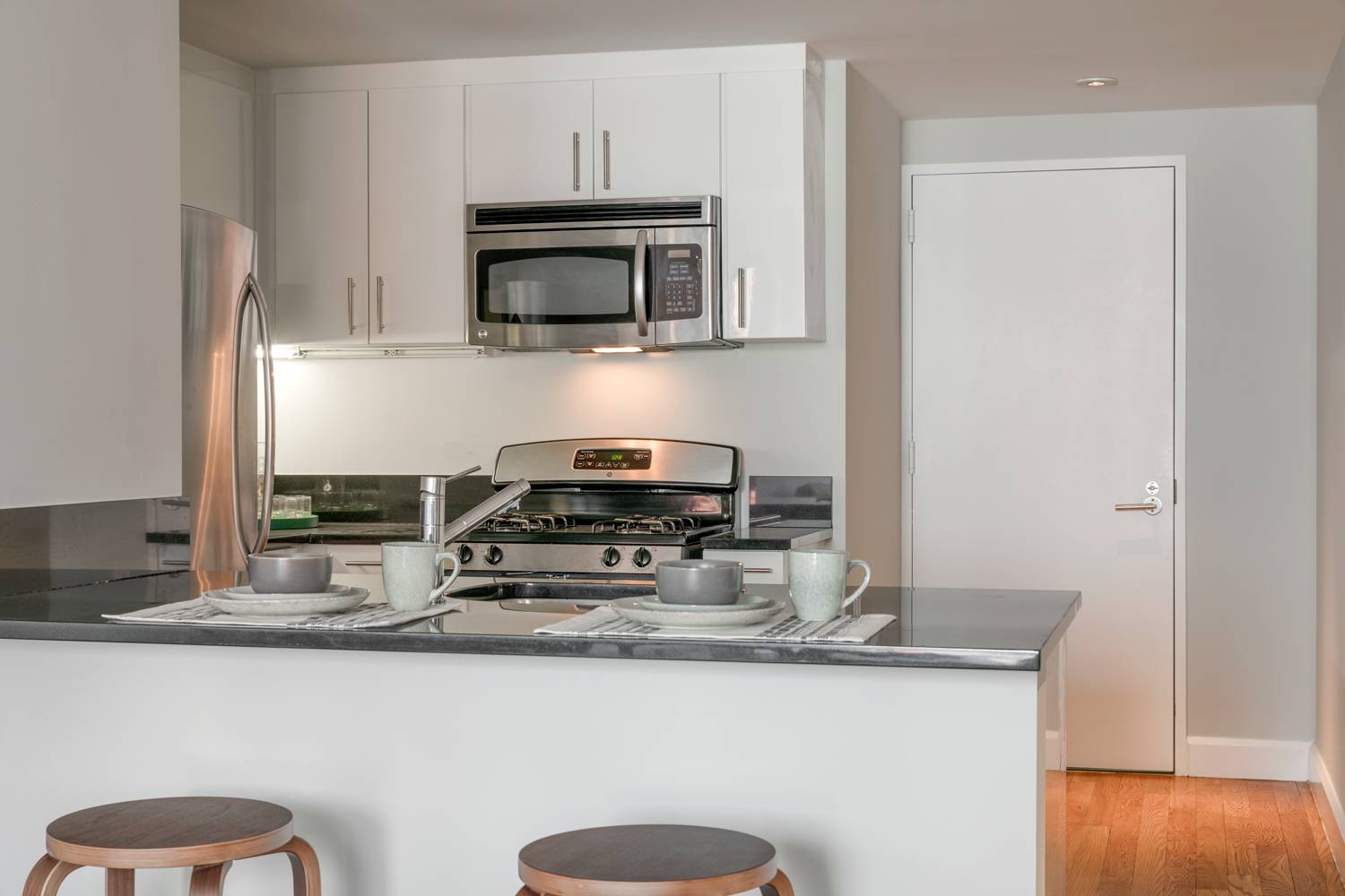 Downtown BROOKLYN *STUDIO* Hi-Rise/ Full Amenity / 24-Hour Concierge / Brooklyn Bridge Views/ Minutes to Manhattan / Outdoor Rooftop / Terrace / Fireplace / BBQ Space / Lounge Room / Fitness Center