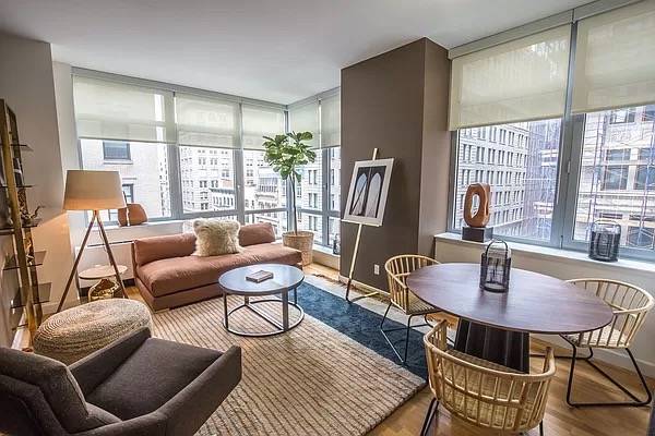 1BR/1BA with W/D in unit located in highly desired Tribeca Building!