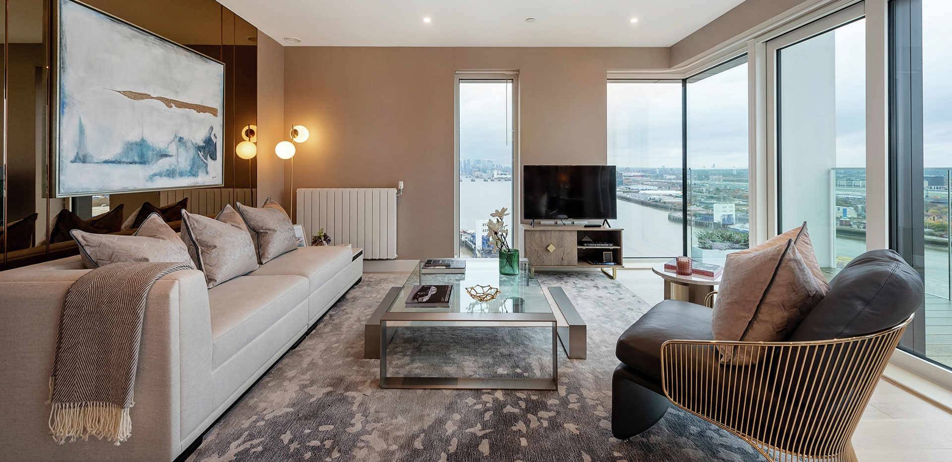 A unique location within the Royal Borough of Greenwich, with far reaching river views over the city from this Duplex Penthouse.