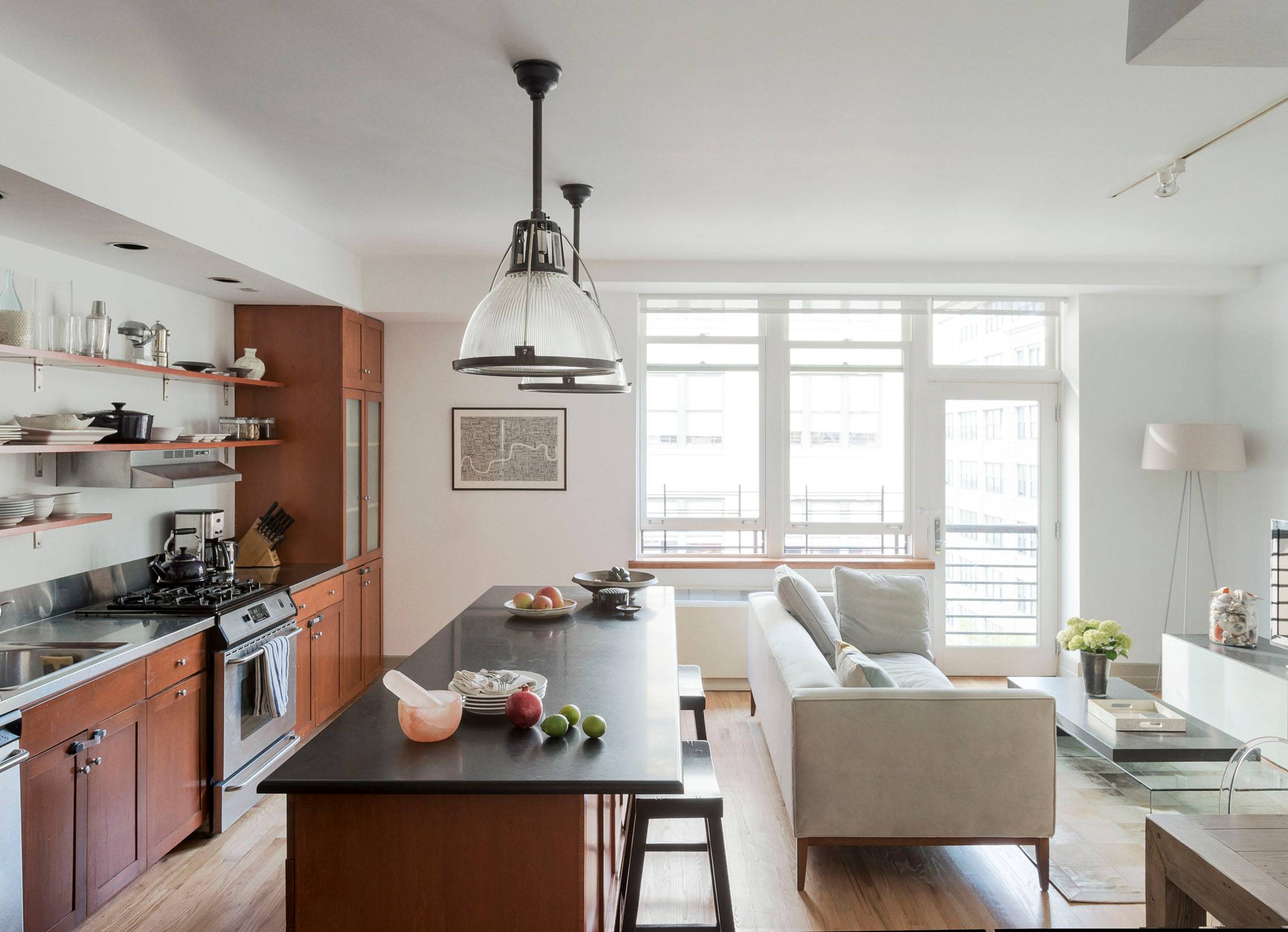 SPACIOUS 1 BEDROOM LOFT IN DUMBO WITH A GORGEOUS KITCHEN AND BALCONY