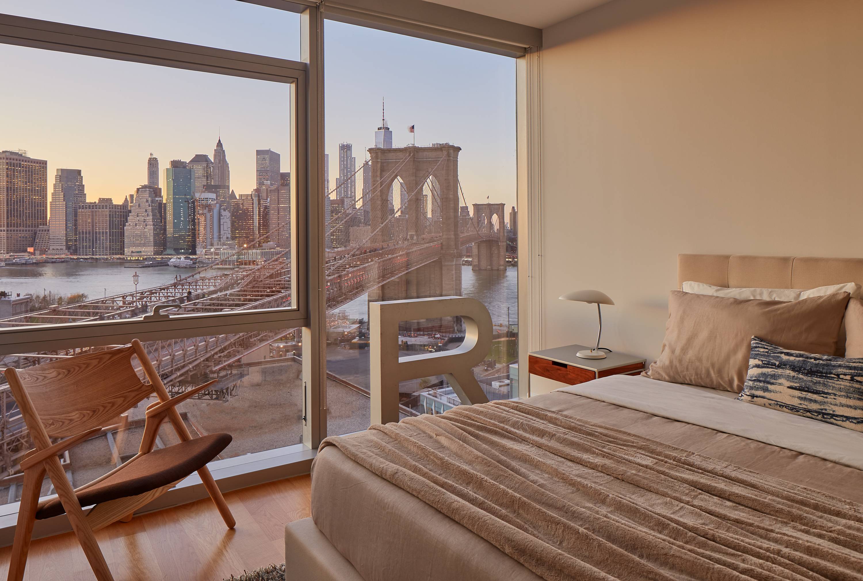 DUMBO 2 BED 2 BATH 1,000 SF SKYLINE AND WATER VIEWS WASHER/DRYER SPLIT BEDS CENTRAL HEAT & A/C PETS ALLOWED