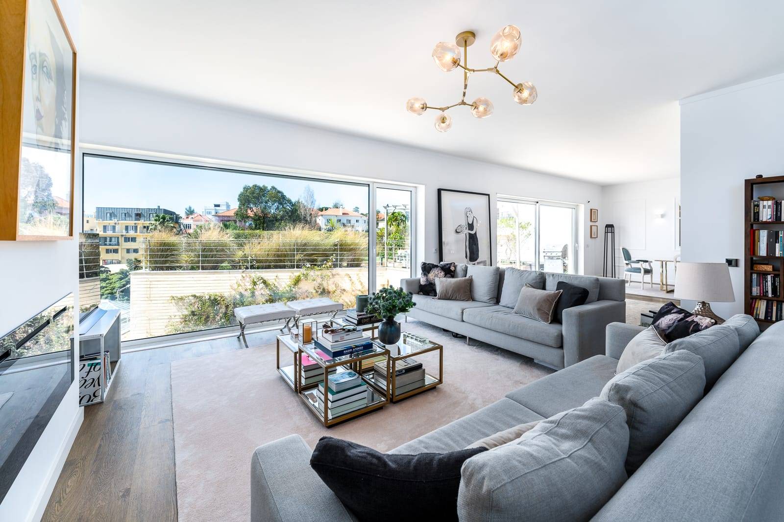 **Luxurious 4-Bedroom Townhouse in the Heart of Estoril – Fully Furnished, Steps from the Beach