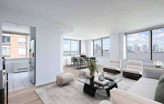 LOVELY 1 BED/1.5 BATH WITH DINING ALCOVE IN TRIBECA, NO FEE
