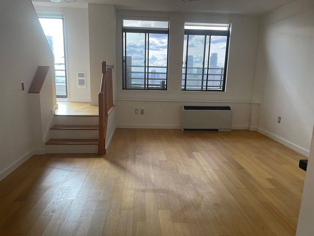 No Fee, 2 bed/1bath in Luxury Financial District Building, Water View and Terrace