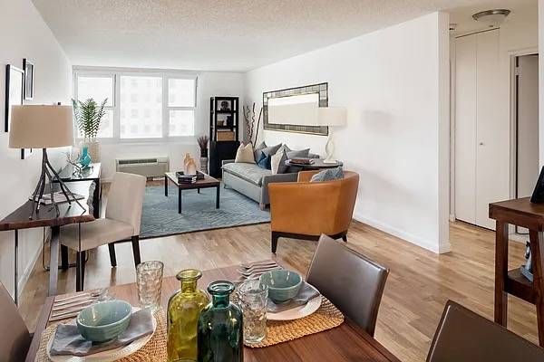 AMAZING 2 BEDS/ 2 BATHS WITH WALK-IN CLOSETS IN BATTERY PARK CITY, NO FEE