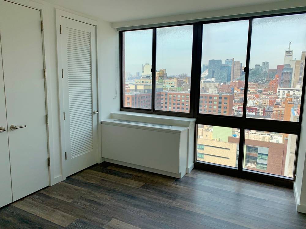 WORK, PLAY, LIVE THE CITY LIFE! Two Bedroom with Stunning Views, No Fee!