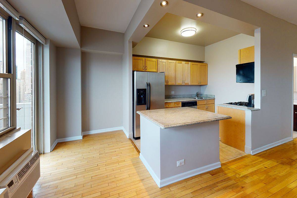 No Fee, 2 bed/ 2bath Apartment in Luxury Tribeca Building, with Balcony
