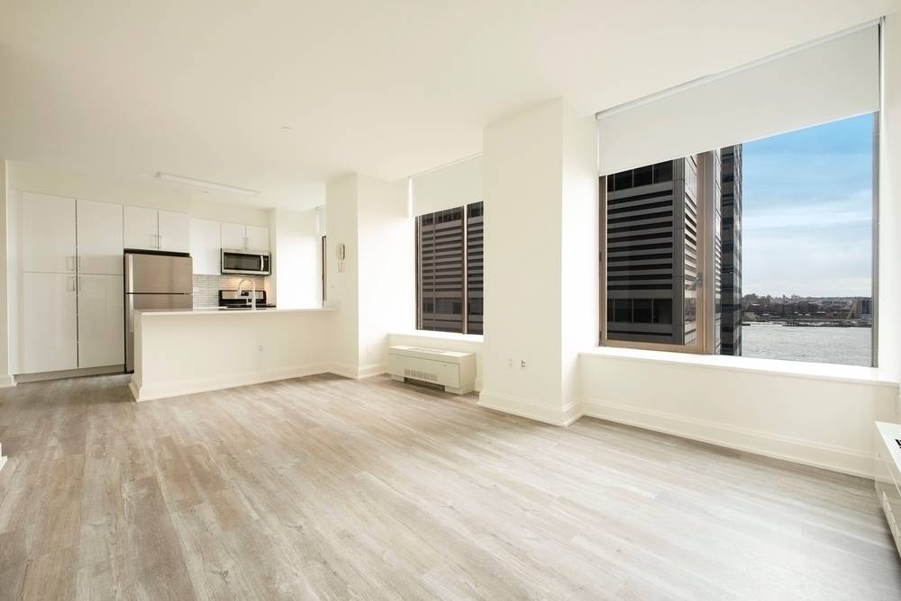 Spectacular 2 Bedroom with Breathtaking Views in FiDi - 3 Months Free - No Fee